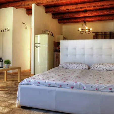Vakantiehuis Tasteful Holiday In With Garden Modigliana
